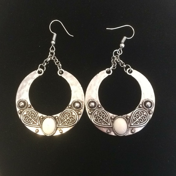 Jewelry - Silver & White Boho Drop Earrings
